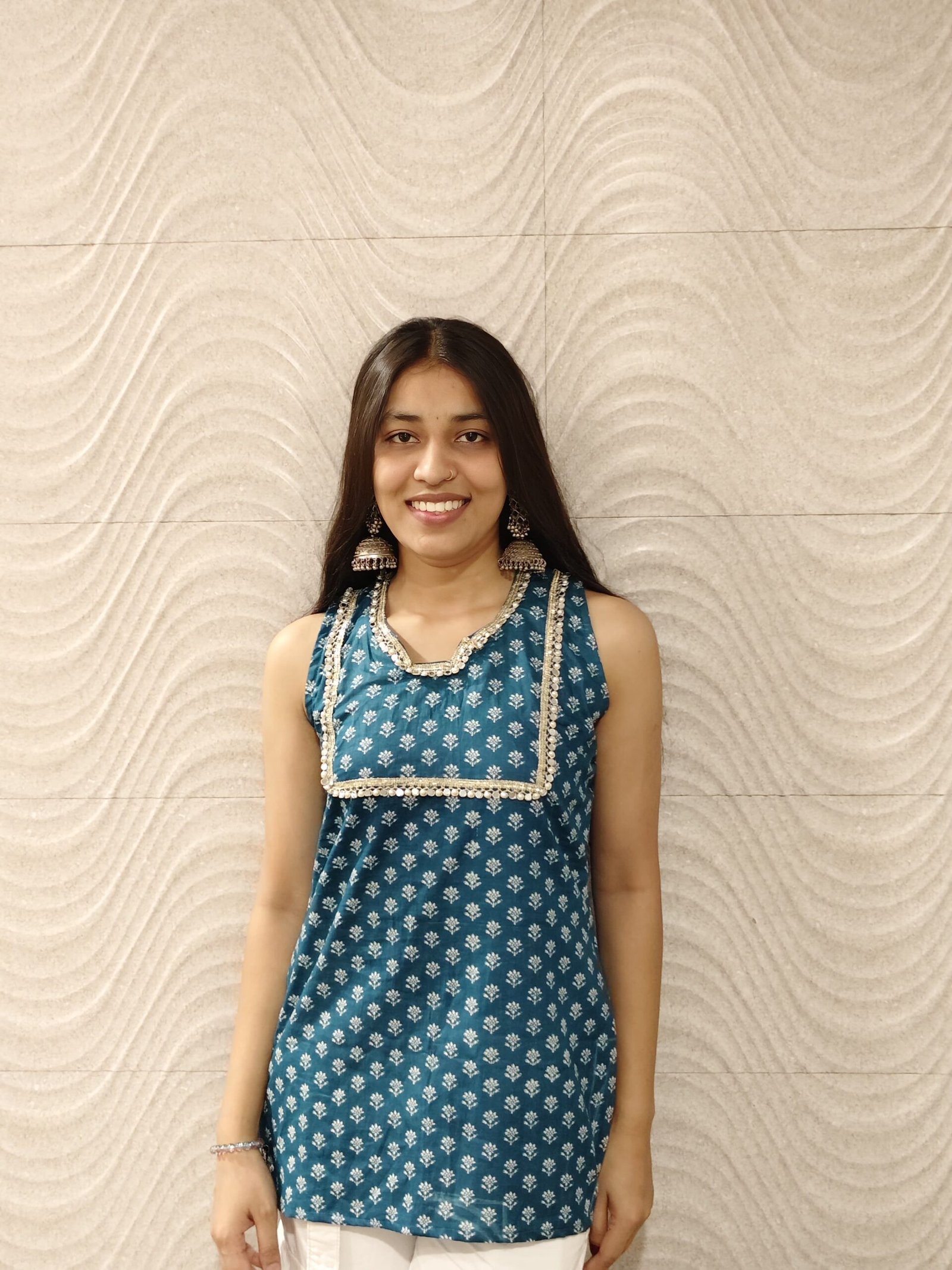 Teal Printed Sleeveless Kurti - Image 3